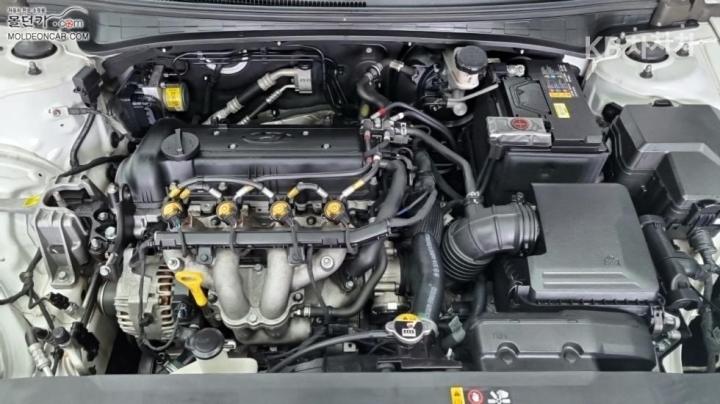 Hyundai Avante CN7 1.6 LPi Style 9