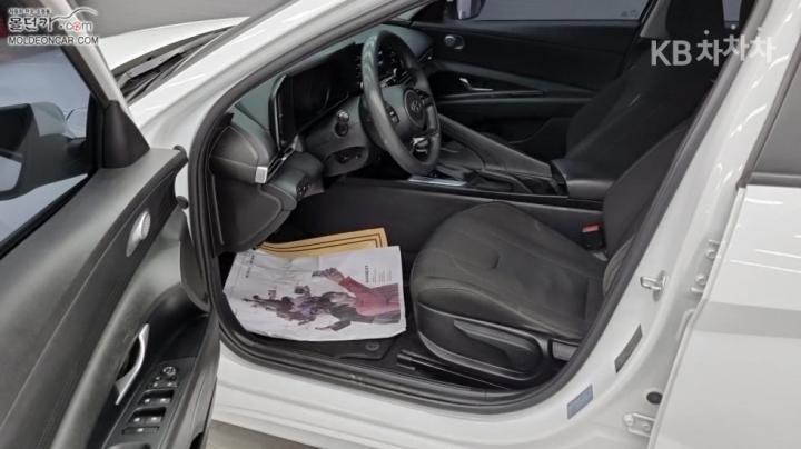 Hyundai Avante CN7 1.6 LPi Style 10