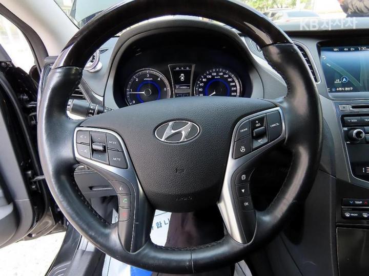 Hyundai Grandeur HG HG220 Diesel Modern 8