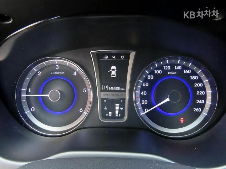 Hyundai Grandeur HG HG220 Diesel Modern 9