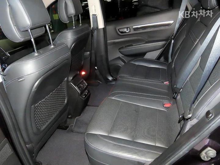 Renault QM6 Gasoline 2.0 2WD RE Signature 8