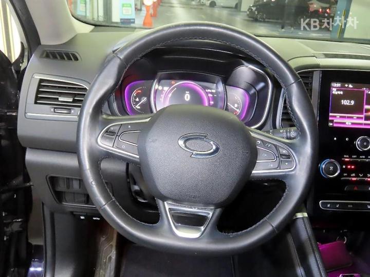 Renault QM6 Gasoline 2.0 2WD RE Signature 9