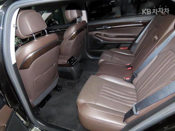 Genesis EQ900 3.8 GDI AWD Luxury 8