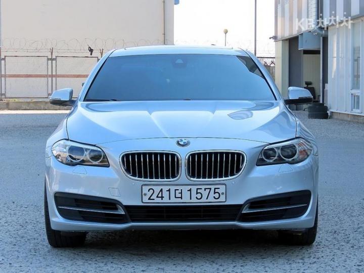 BMW 5 Series New 528i xDrive Base Type