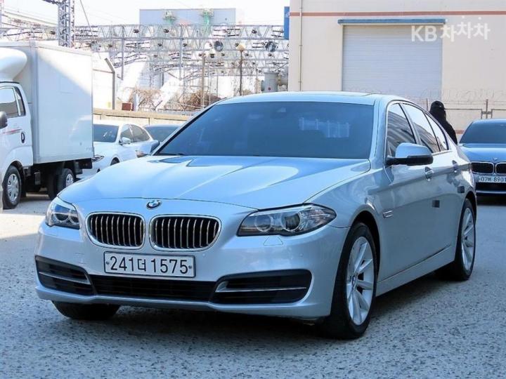 BMW 5 Series New 528i xDrive Base Type 3