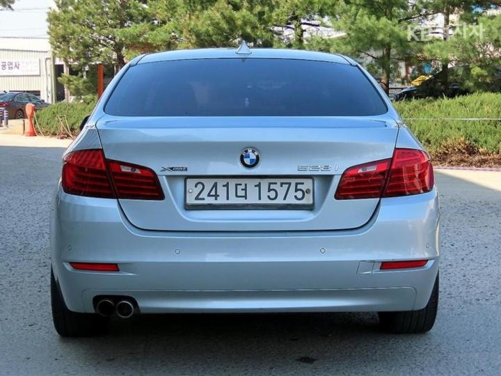 BMW 5 Series New 528i xDrive Base Type 5