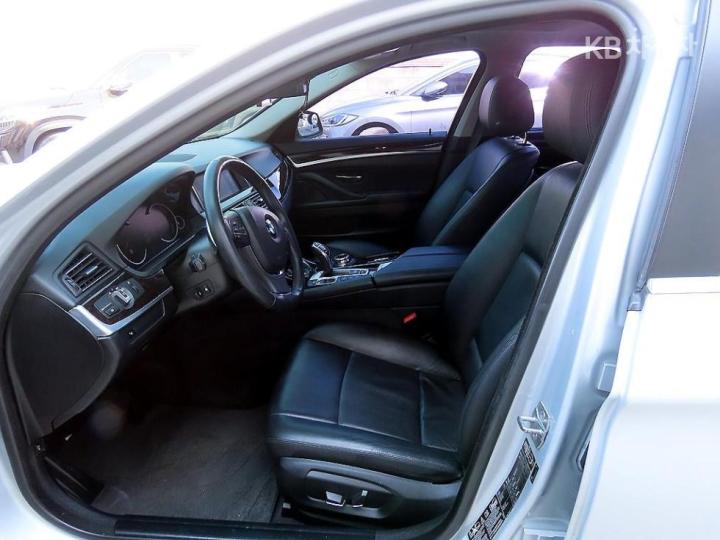 BMW 5 Series New 528i xDrive Base Type 6