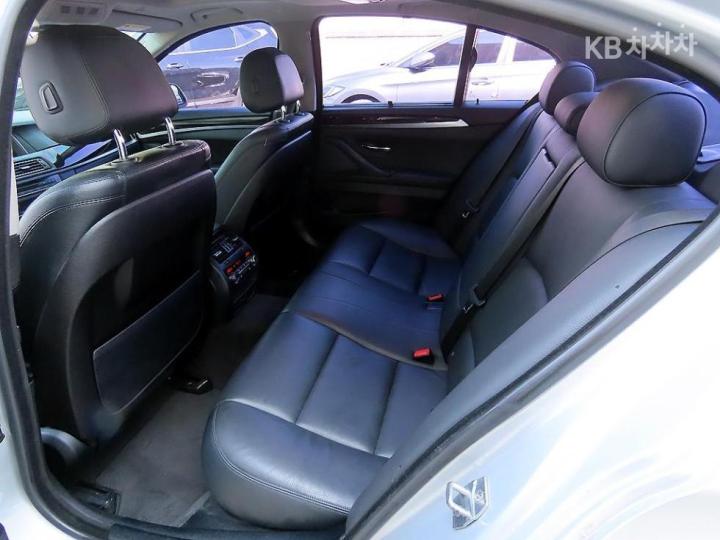 BMW 5 Series New 528i xDrive Base Type 7