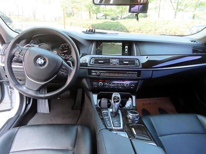 BMW 5 Series New 528i xDrive Base Type 8
