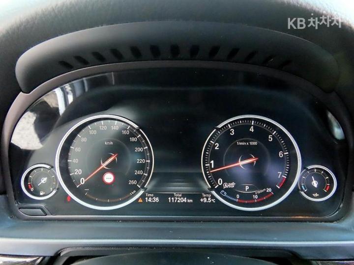 BMW 5 Series New 528i xDrive Base Type 10