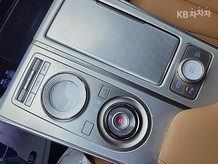 Genesis GV80 2.5 Turbo Gasoline 2WD 9