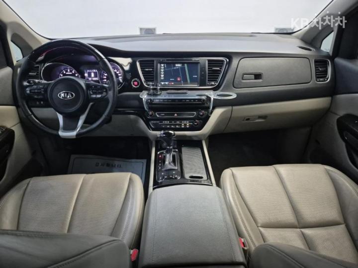 Kia Carnival 3.3 Gasoline Limousine President 8