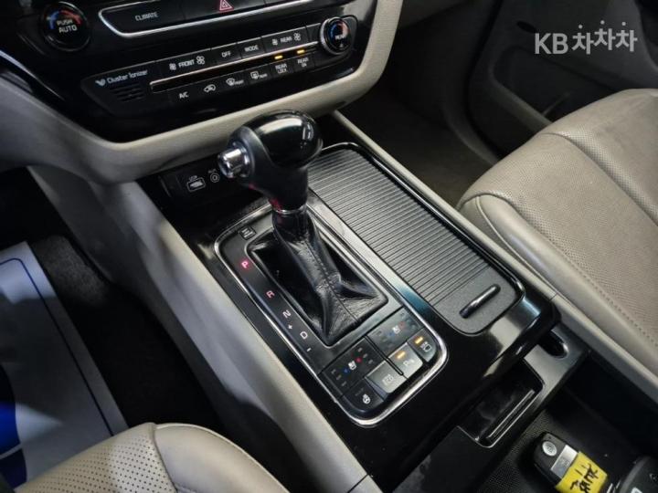 Kia Carnival 3.3 Gasoline Limousine President 9