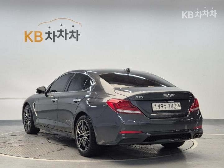 Genesis G70 2.0T Supreme 3