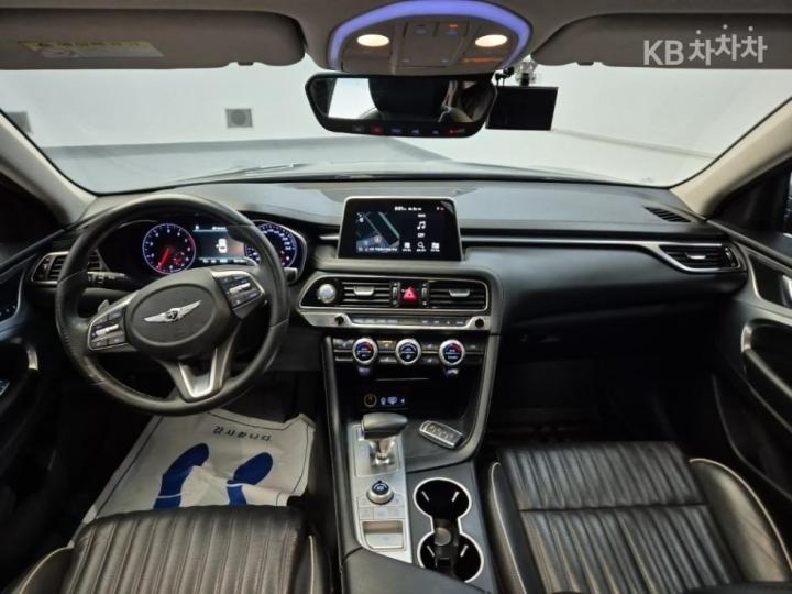 Genesis G70 2.0T Supreme 8