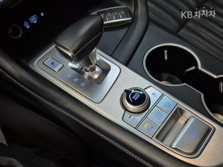 Genesis G70 2.0T Supreme 9