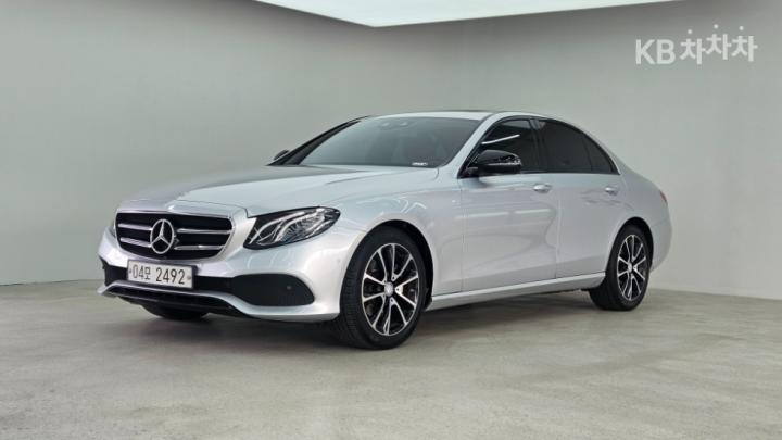 Mercedes-Benz E-Class W213 E220d Avantgarde
