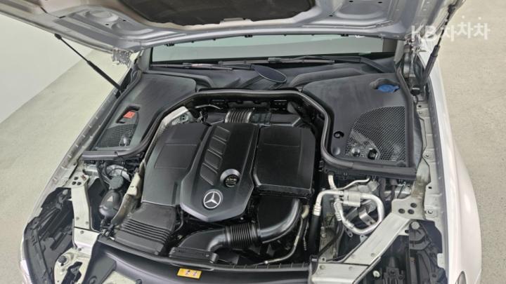 Mercedes-Benz E-Class W213 E220d Avantgarde 7