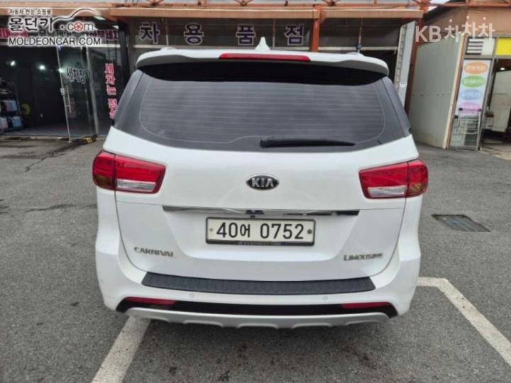 Kia Carnival 2.2 Diesel Limousine President 5