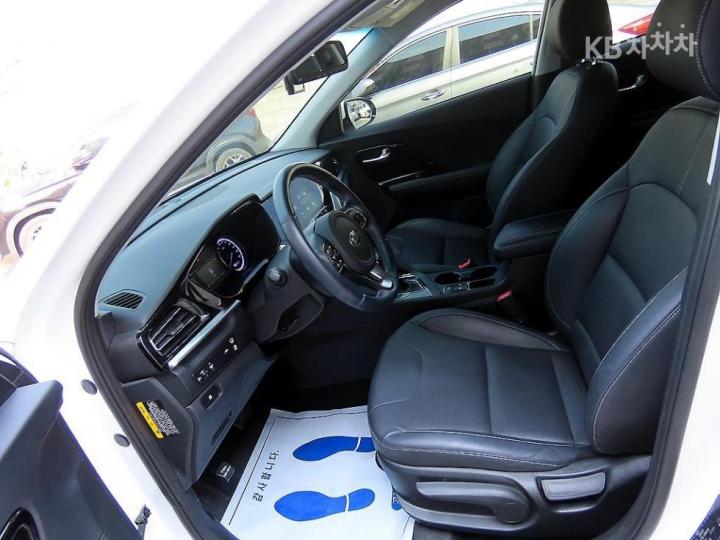 Kia Niro 1.6 HEV Prestige 6