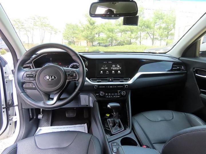 Kia Niro 1.6 HEV Prestige 8