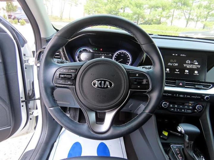 Kia Niro 1.6 HEV Prestige 9