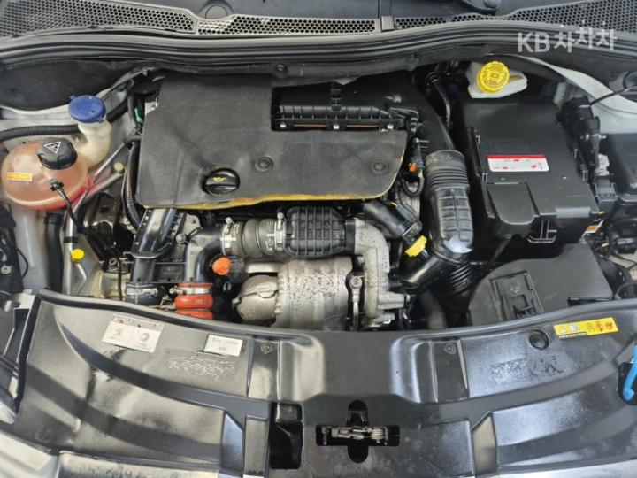 Peugeot 2008 1.6 BlueHDi Pellin 6