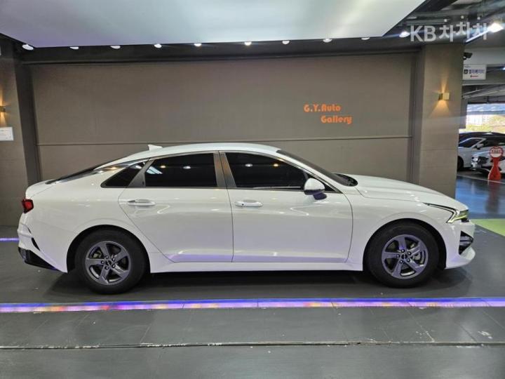 Kia K5 2.0 LPI Standard 4