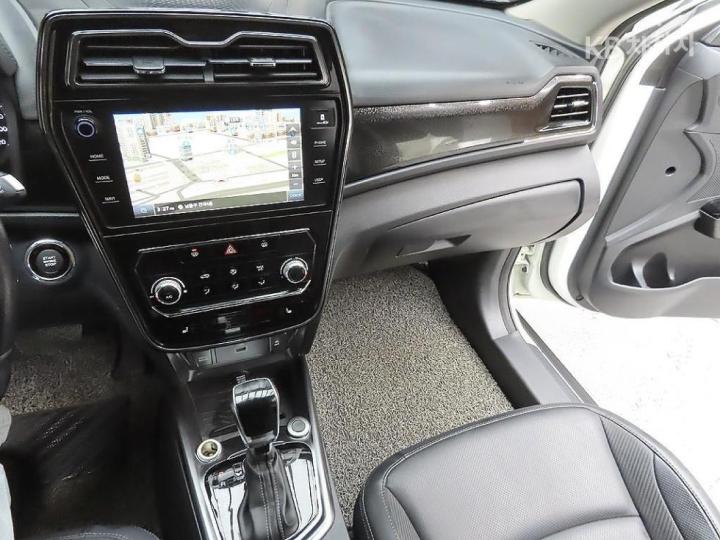 KG Mobility (Ssangyong) Tivoli Gasoline V3 2WD Base Type 8