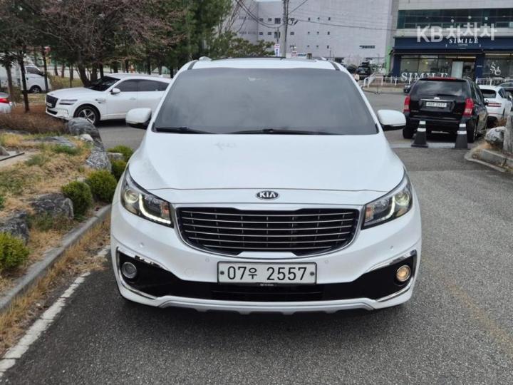 Kia Carnival 2.2 Diesel Prestige 3