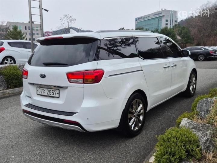 Kia Carnival 2.2 Diesel Prestige 7