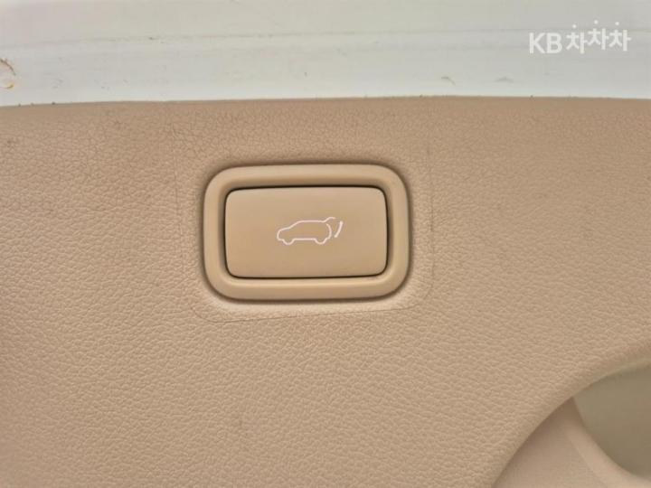 Kia Carnival 2.2 Diesel Prestige 8