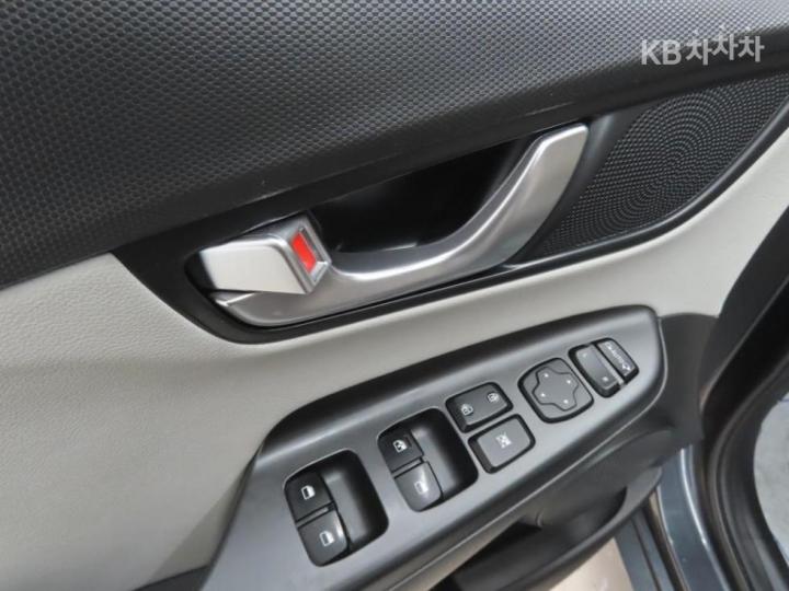 Hyundai Kona 2.0 Gasoline 2WD Modern 10