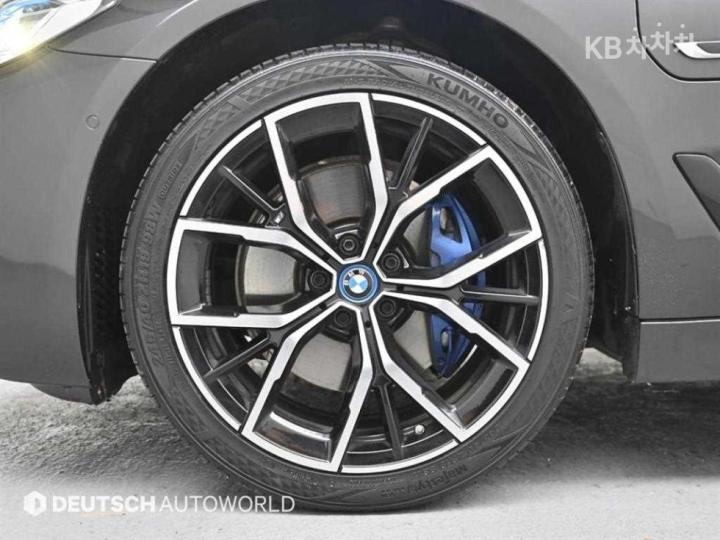 BMW 5 Series G30 530e M Sport 6