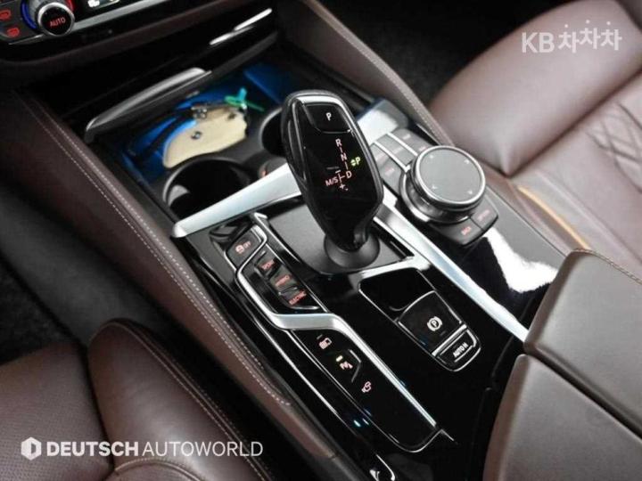 BMW 5 Series G30 530e M Sport 10