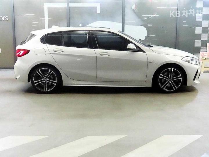 BMW 1 Series F40 120i M Sport 4