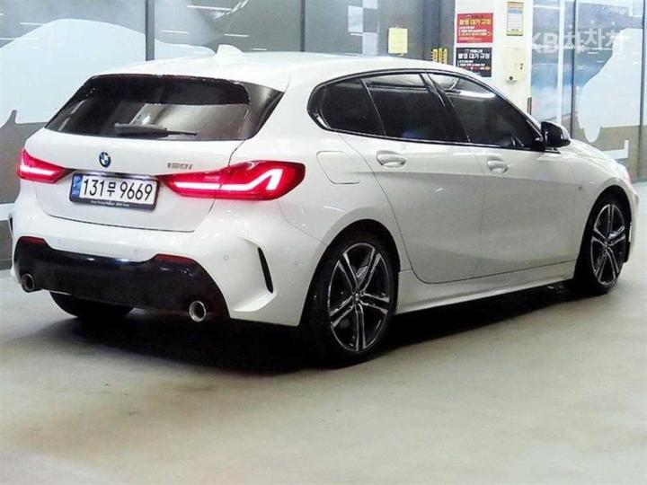 BMW 1 Series F40 120i M Sport 5