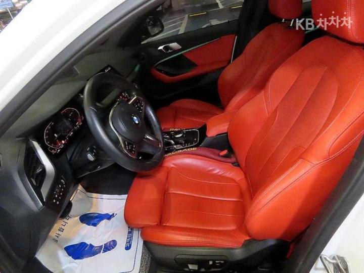 BMW 1 Series F40 120i M Sport 7