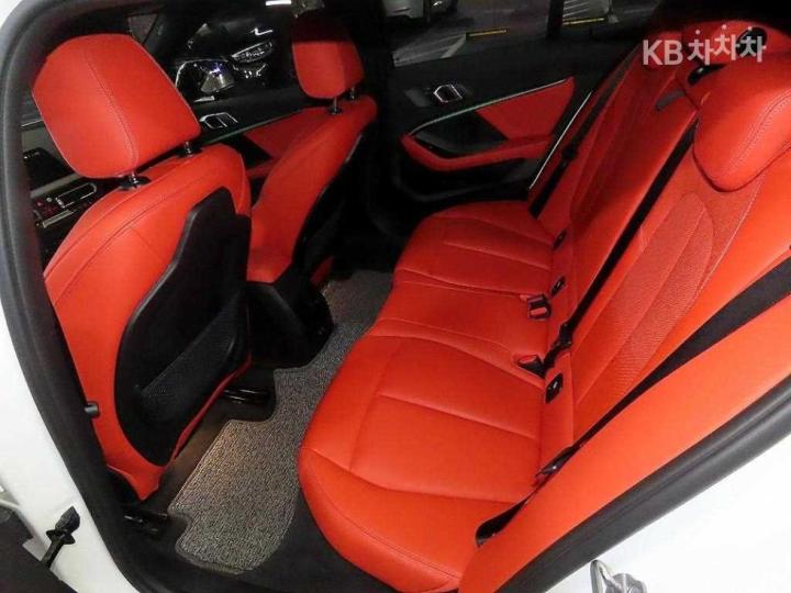 BMW 1 Series F40 120i M Sport 8