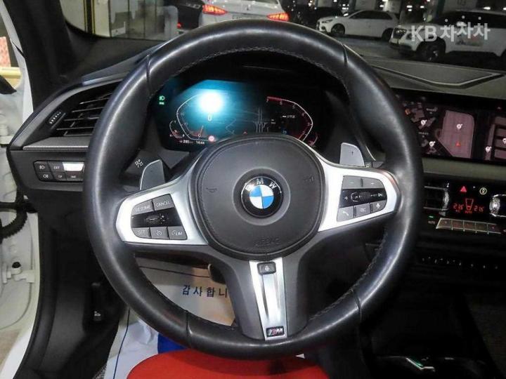 BMW 1 Series F40 120i M Sport 9