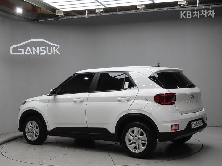 Hyundai Venue Gasoline 1.6 Premium 4