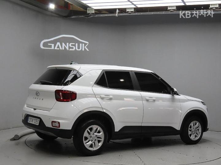 Hyundai Venue Gasoline 1.6 Premium 5