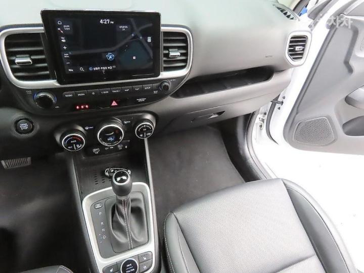 Hyundai Venue Gasoline 1.6 Premium 8