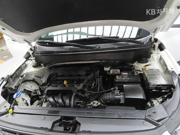 Hyundai Venue Gasoline 1.6 Premium 9