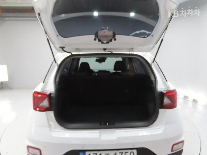 Hyundai Venue Gasoline 1.6 Premium 10