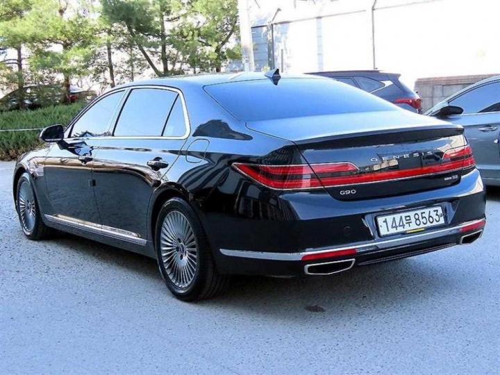 Genesis G90 3.8 GDi AWD Luxury 4