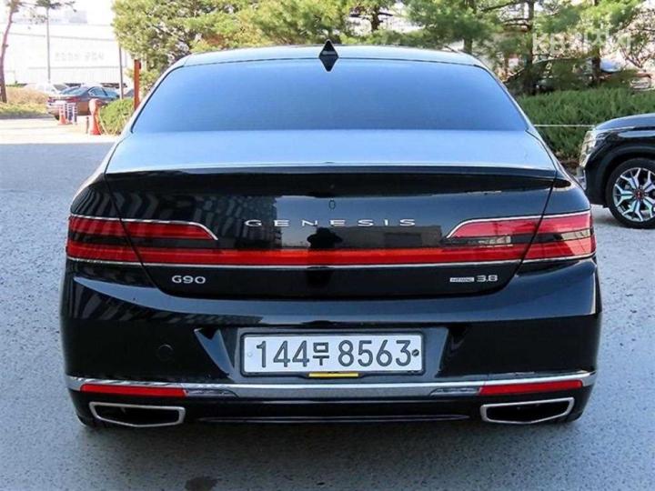 Genesis G90 3.8 GDi AWD Luxury 5