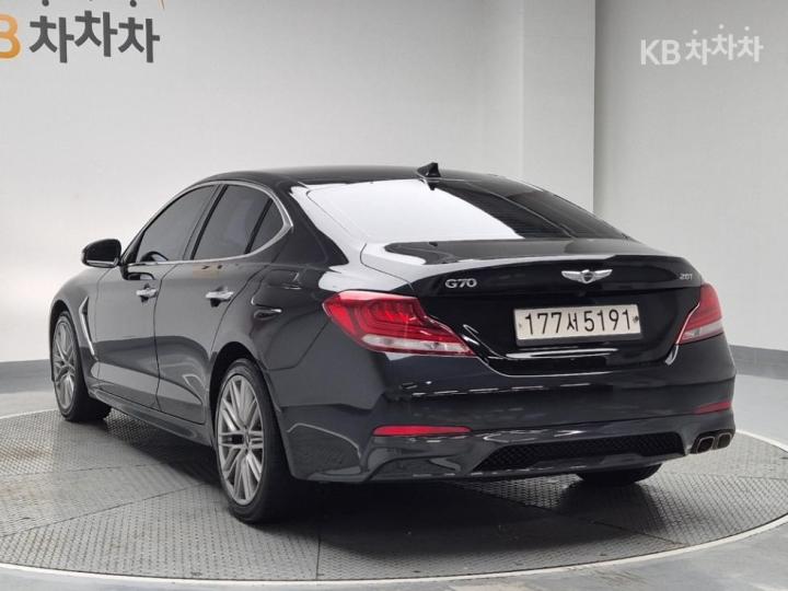 Genesis G70 2.0T Elite 3