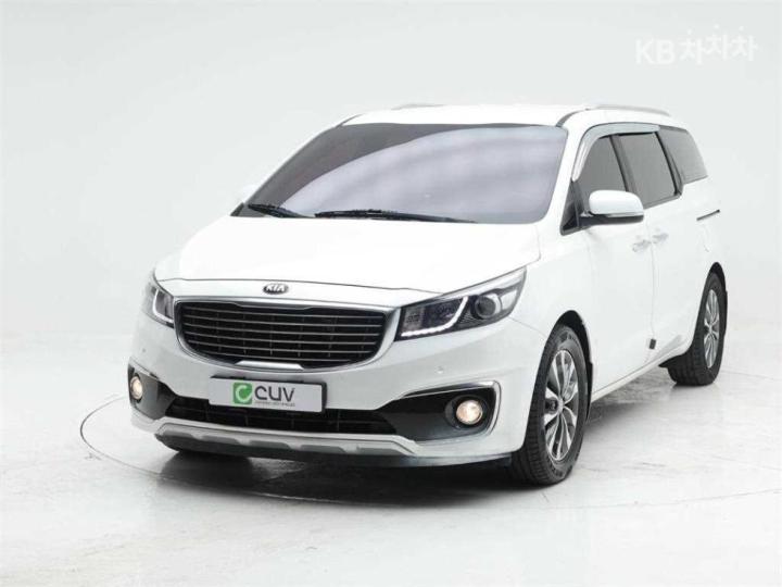 Kia Carnival 2.2 Diesel Luxury 2