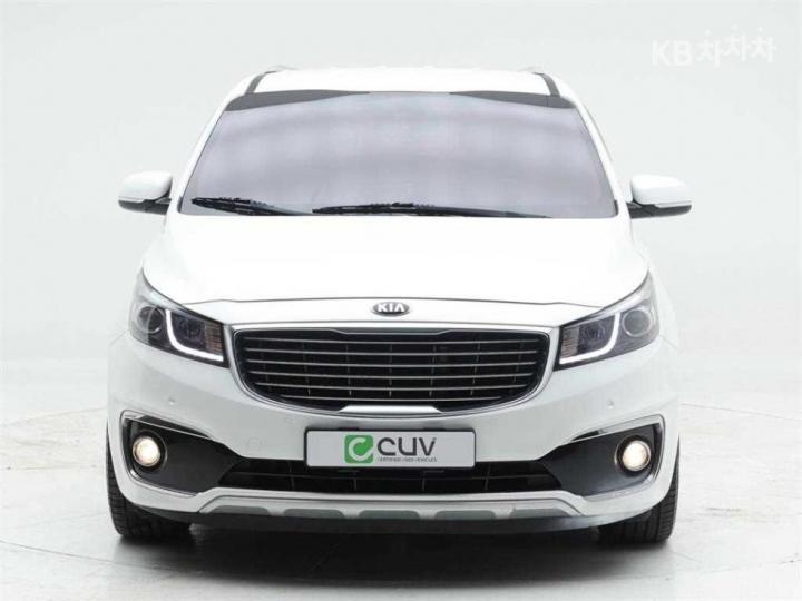 Kia Carnival 2.2 Diesel Luxury 3